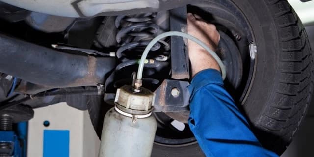 Purge liquide de frein